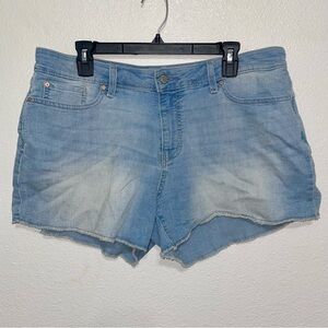 Levi Strauss | Light Wash Mid-Rise Shorts